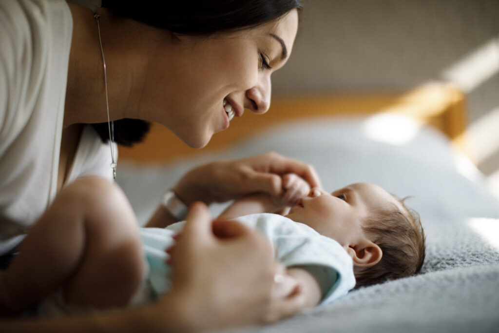 Bay Area Postpartum Doula Supporting New Parents Postpartum doula supporting a newborn and family during the postpartum period in the San Francisco Bay Area